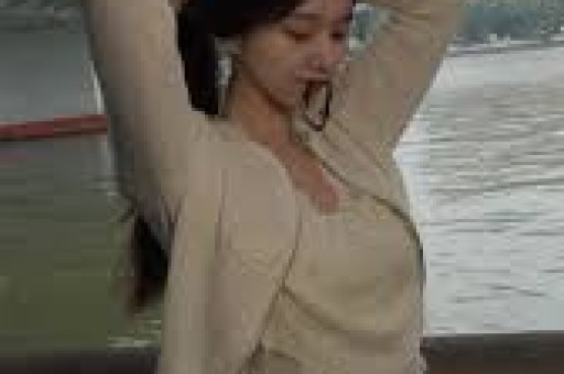 美顶流纯神演穿普拉达的女王2被删光！秀身体黑历史太多