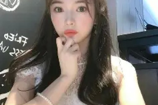 网红黄一鸣账号被封：从自曝未婚生女到遛狗冲突网红生涯大翻车